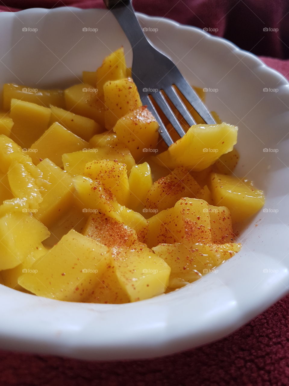 Chopped mangoes with a little pepper