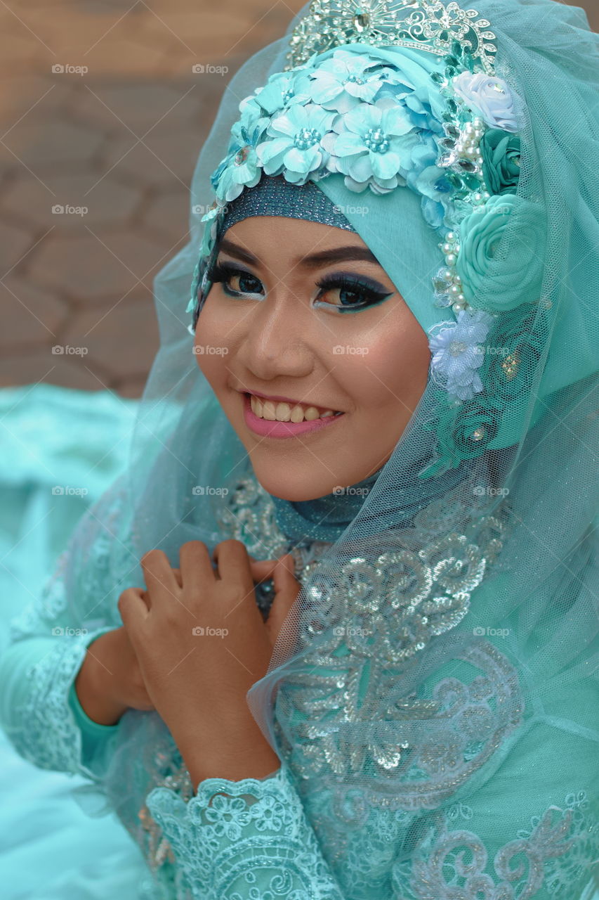 Portrait of a smiling bride