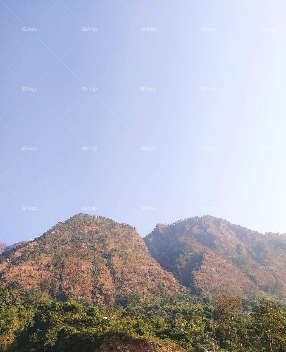 View of sunlit hills on the way to Deoprayag