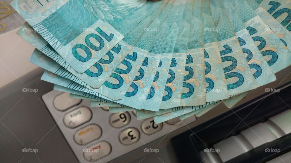 Dnheiro, notas de $100.