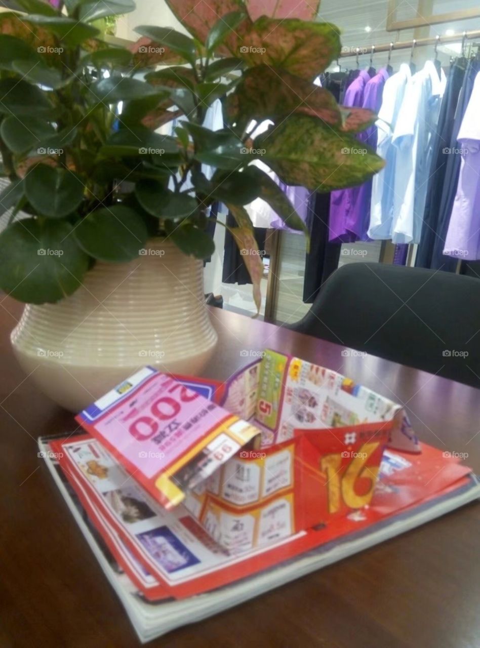 Folding paper into a temporary container