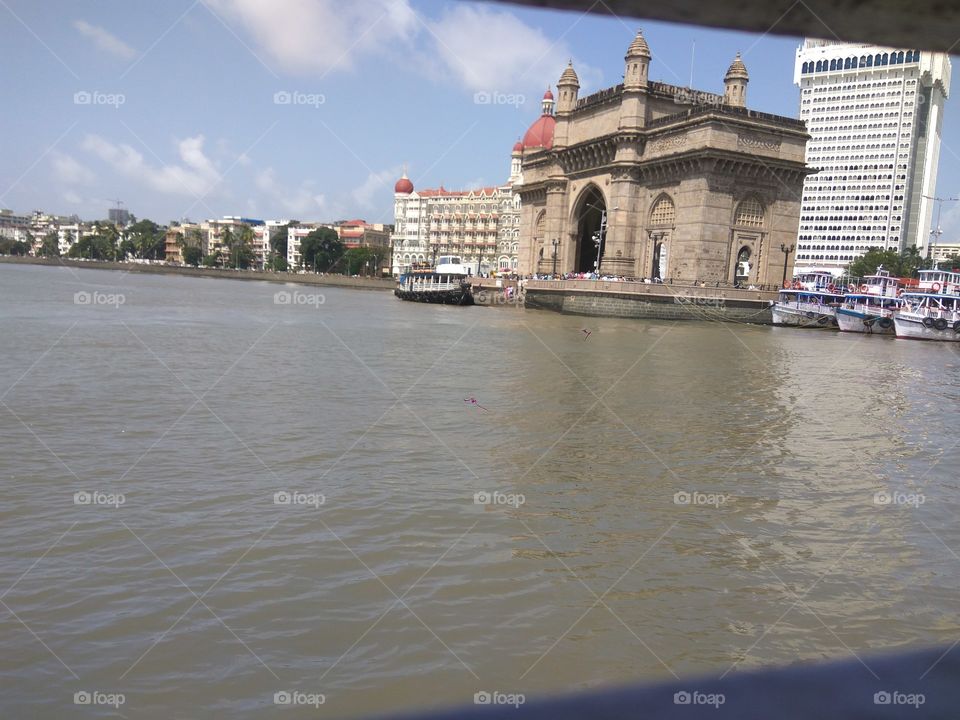 gateway of India
landscape 
sea
port
sky