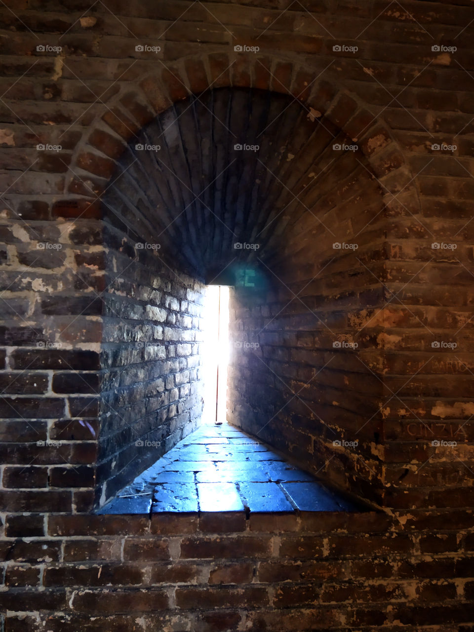 A window in the wall of the fortress through which the light of the sun breaks
