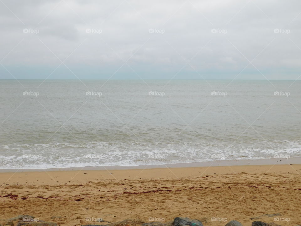 La mer calme et rien à l’horizon 