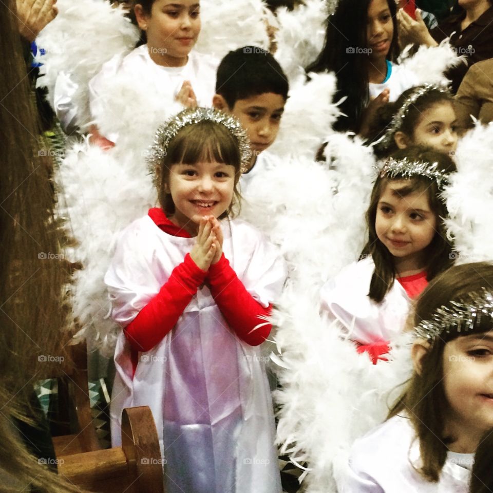 Minha anjinha e suas amigas na Missa da Páscoa do Senhor Jesus. Que lindas... Anjos do Céu!