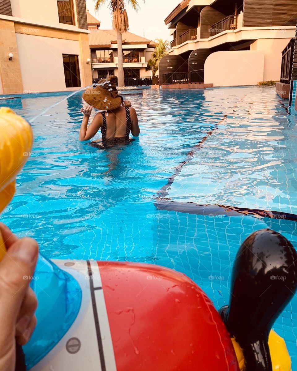 Family fun with water gun 