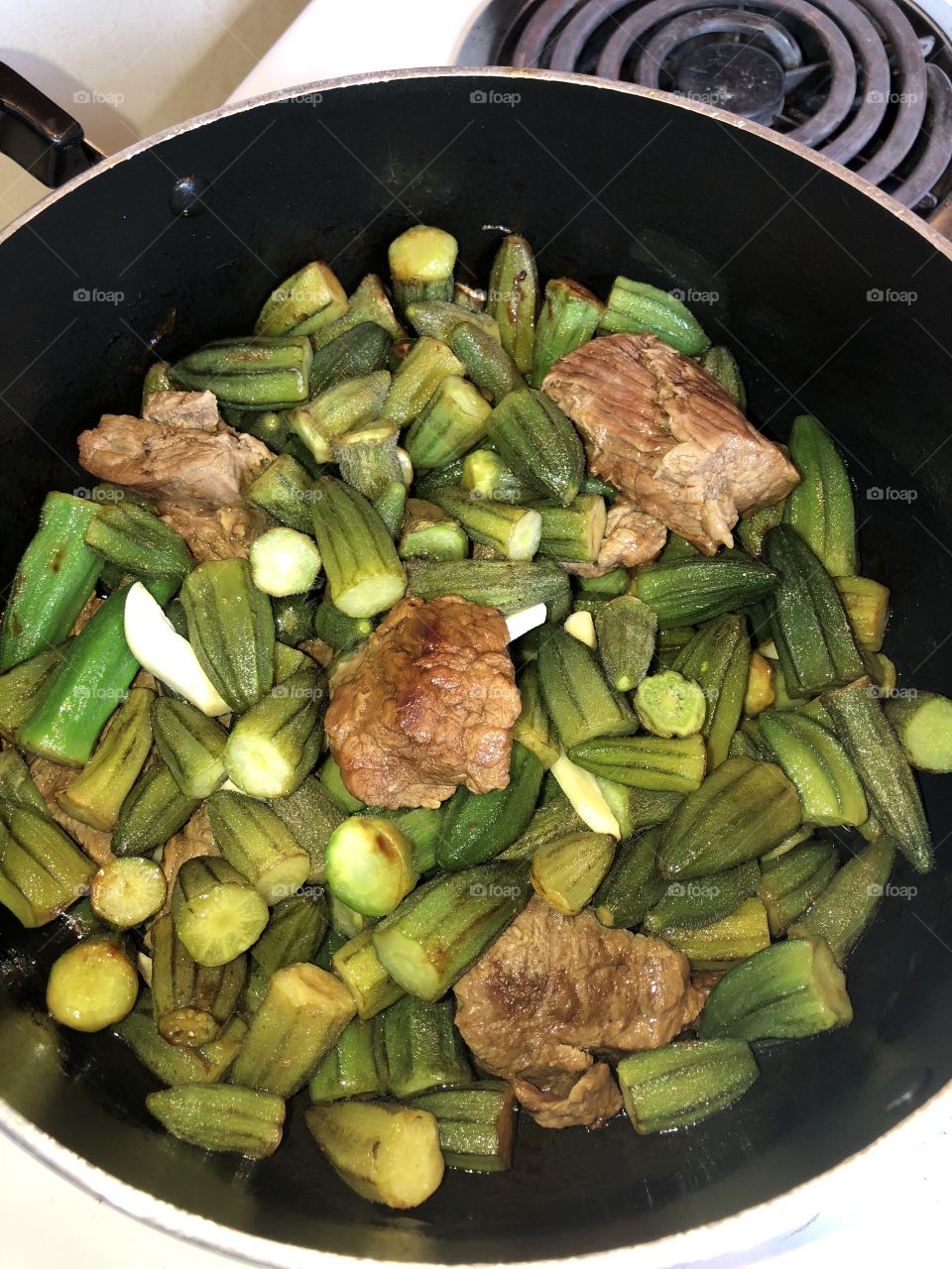 Okra with meat 