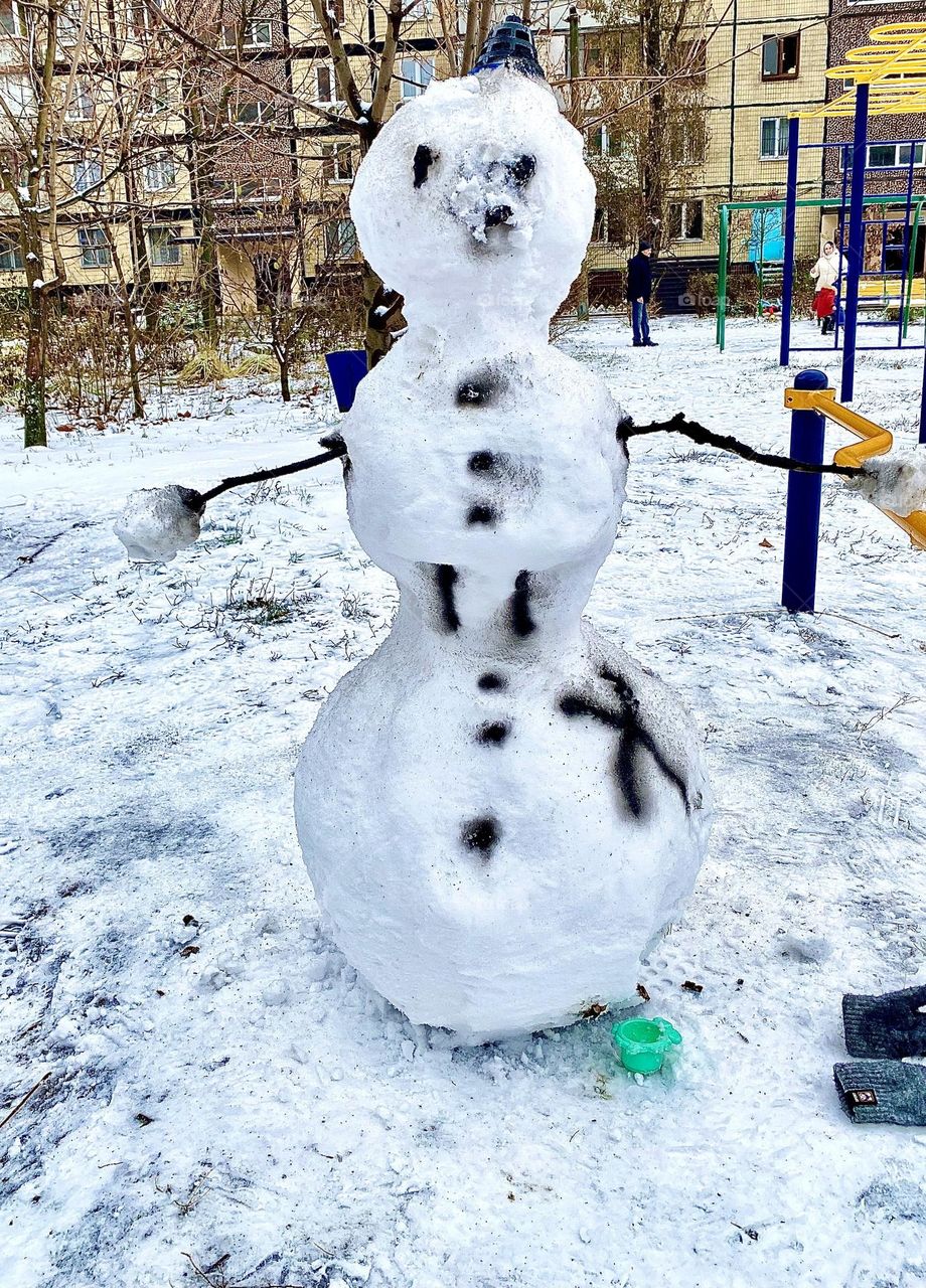 The snowman in the yard