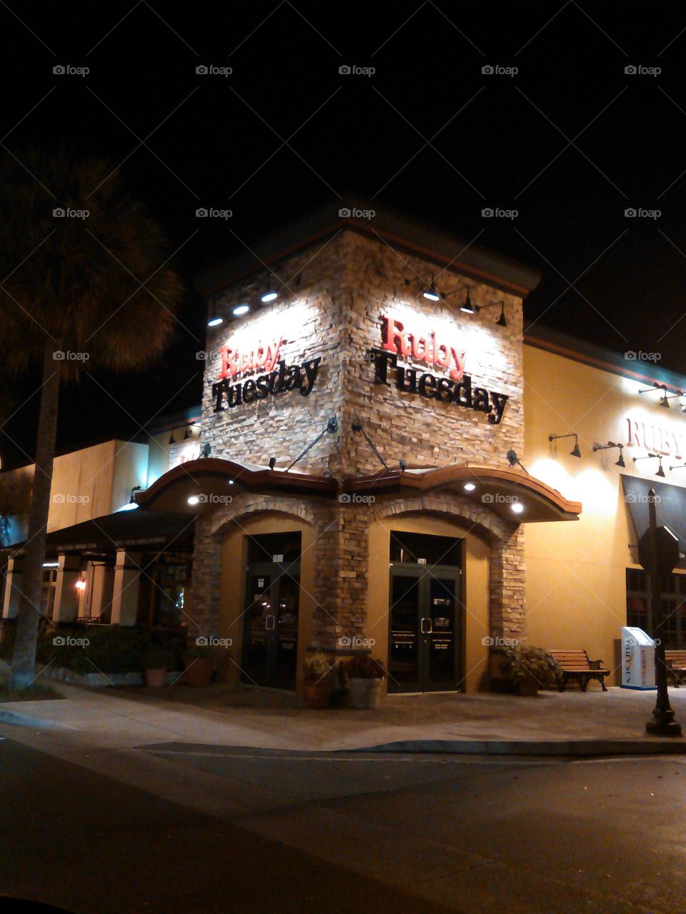 Ruby Tuesday in The Villages. A great restaurant in Spanish Springs located in The Villages, Florida.