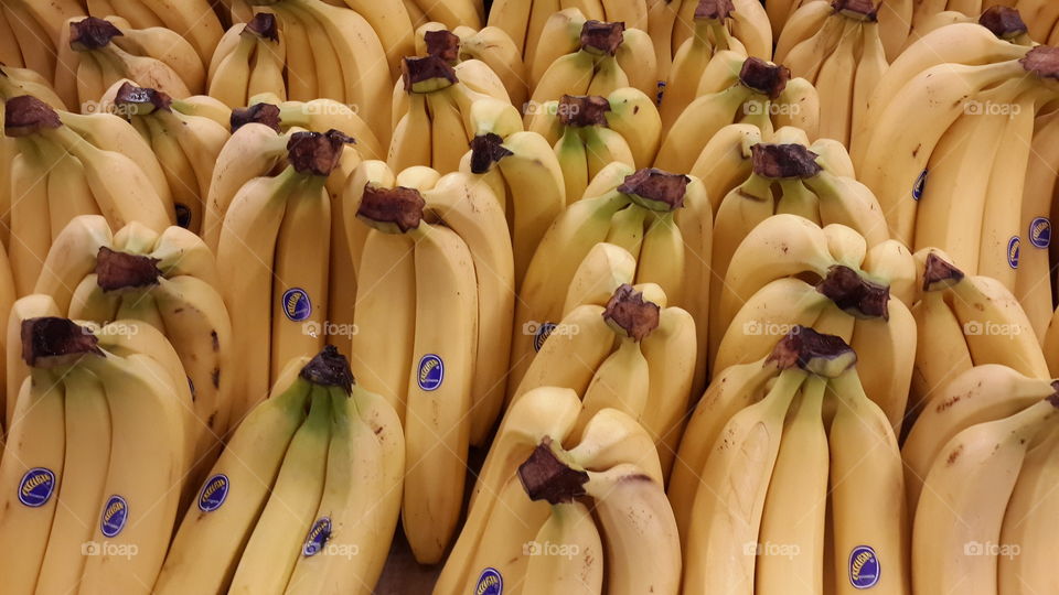 Bananas is a very tasty and healthy. lt contain a lot of vitamins.  Them like adults and children.