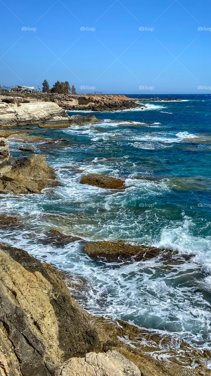A part of the beautiful and amazing coastline of Paphos in China! Visit this island to discover the hidden treasures of beauty 🤗