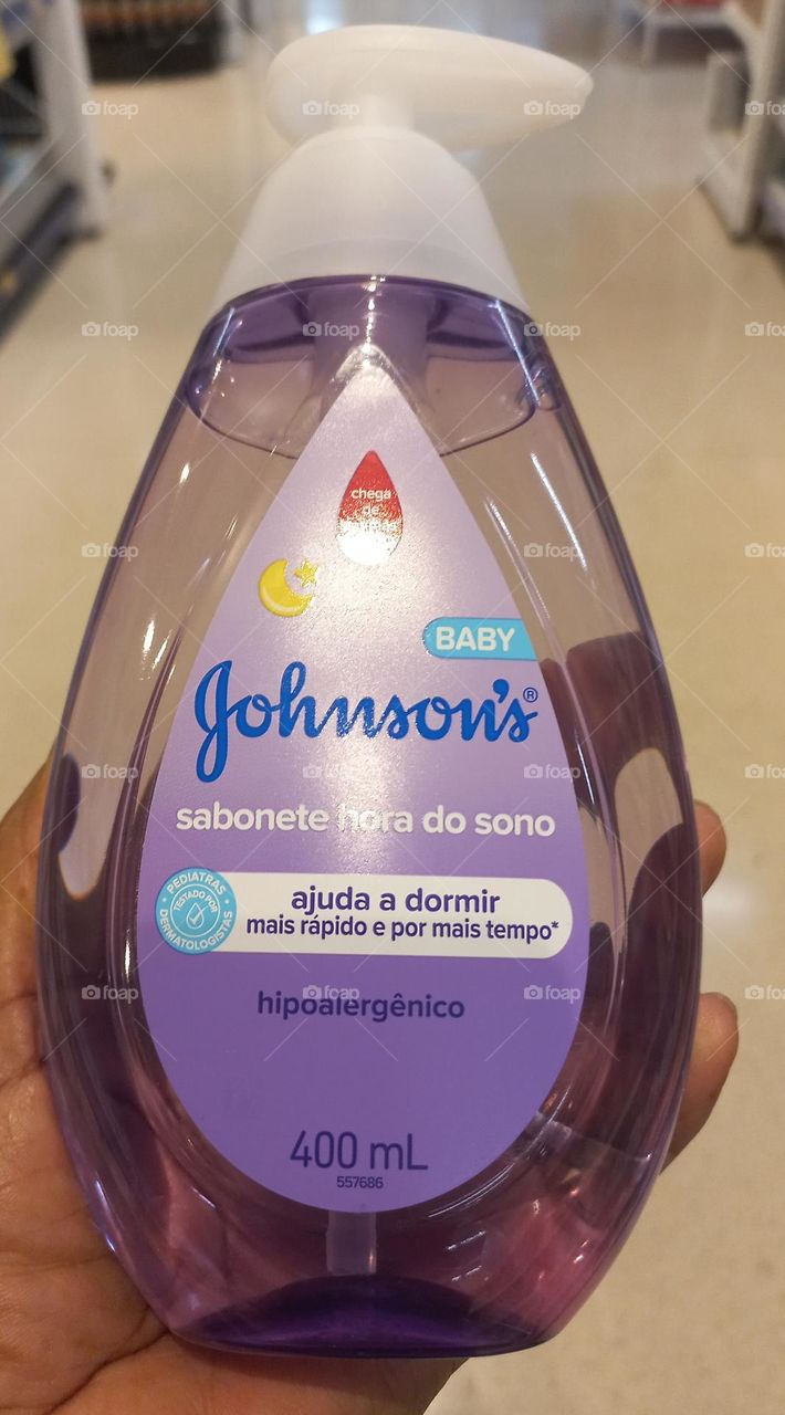 O banho do bebê  não  é só uma rotina de higiene, mas também  um momento de afeto, conforto, relaxamento e fortalecimento  dos vínculos familiares. Johnsons O SABONETE  HORA DO SONO, ajuda o bebê a dormir mais rápido e por mais tempo.