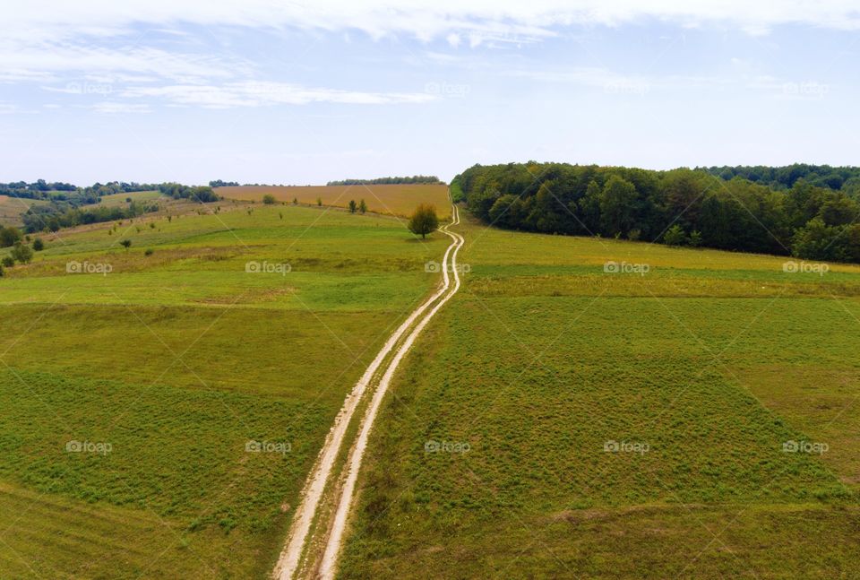 Dirt road to the horizon 