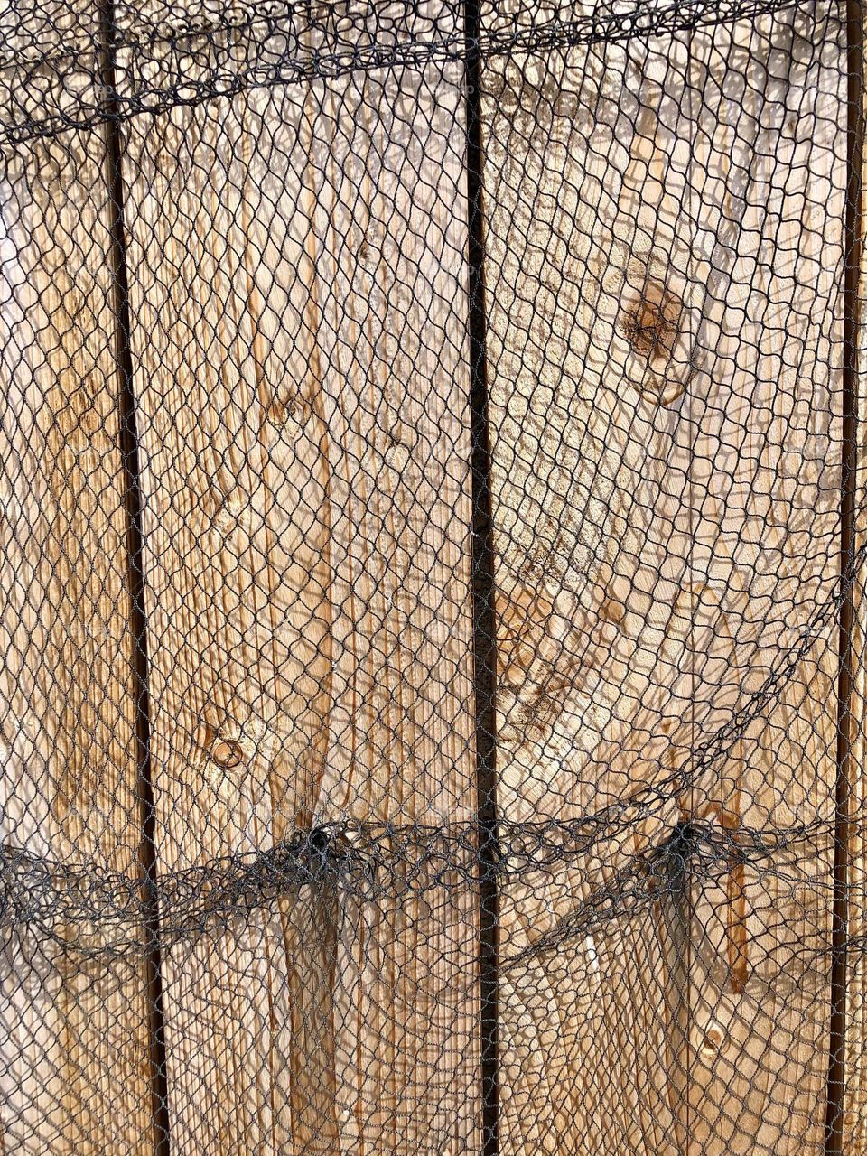 Plank of wood and fish net / Texture / 🇫🇷