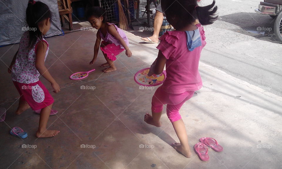 kids play on street