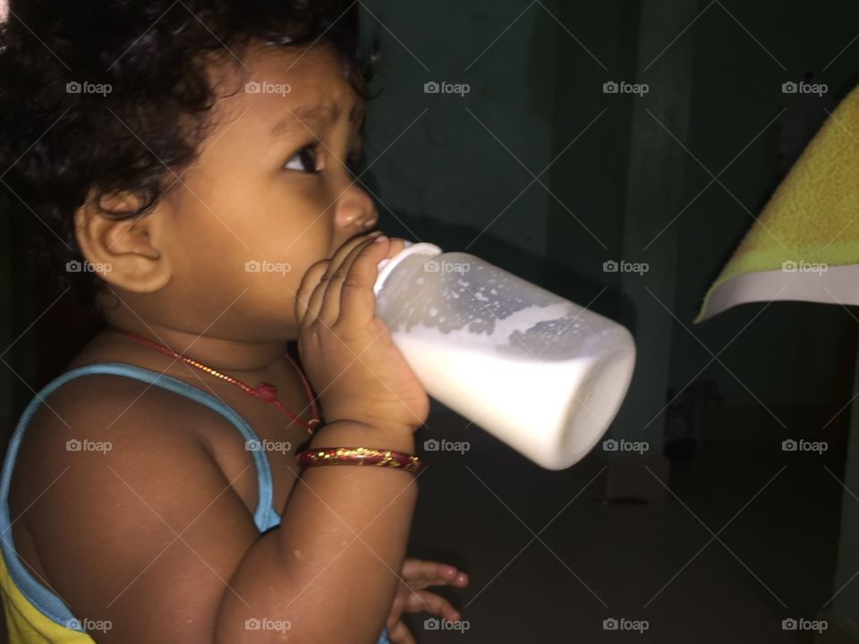 Kid milk drinking 