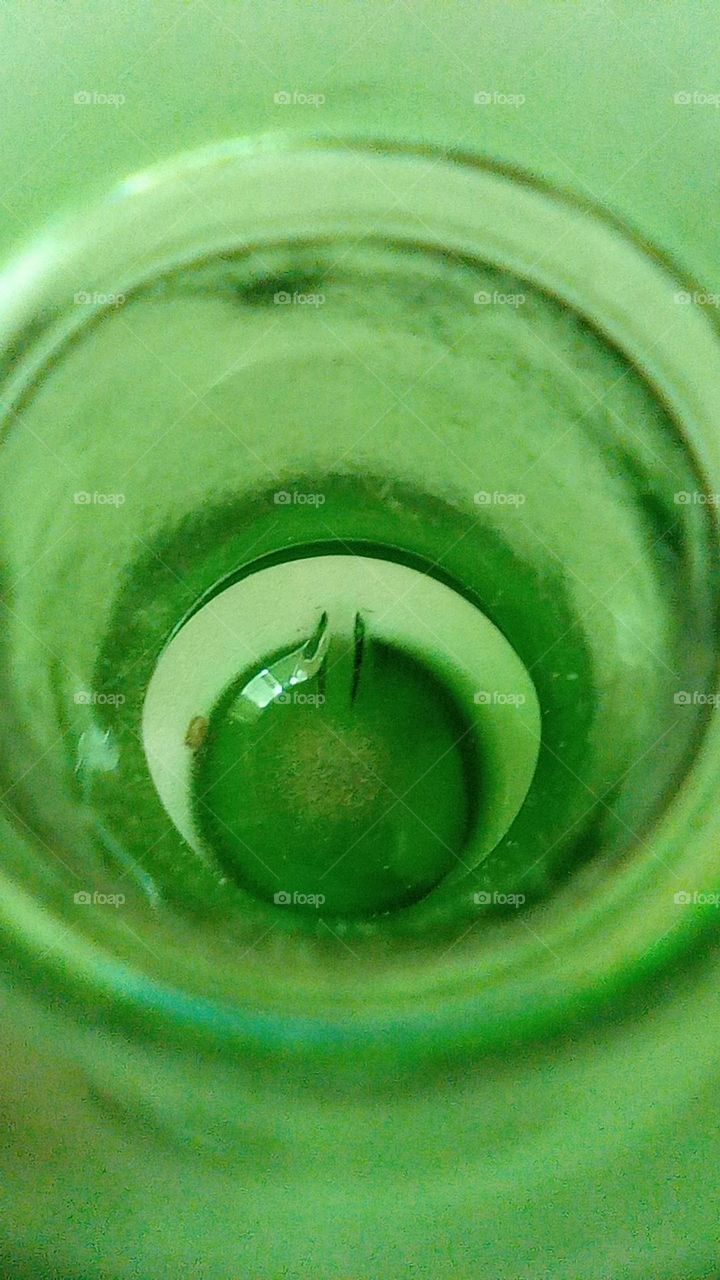 through the looking green glass - por el lente verde botella