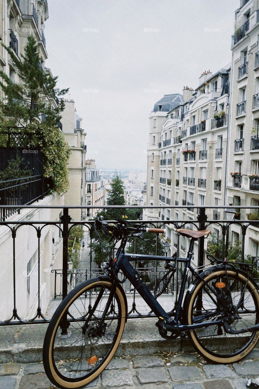 One Lonely Bicycle in Paris 🥐