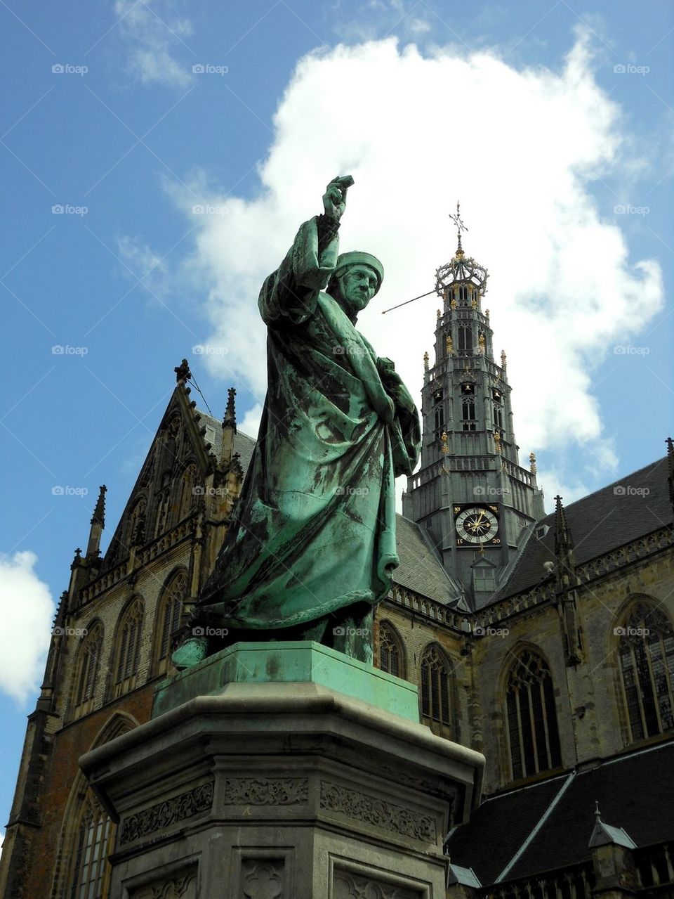 Statue in the Haarlem market square 