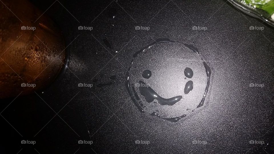 Smiley face in a water ring
