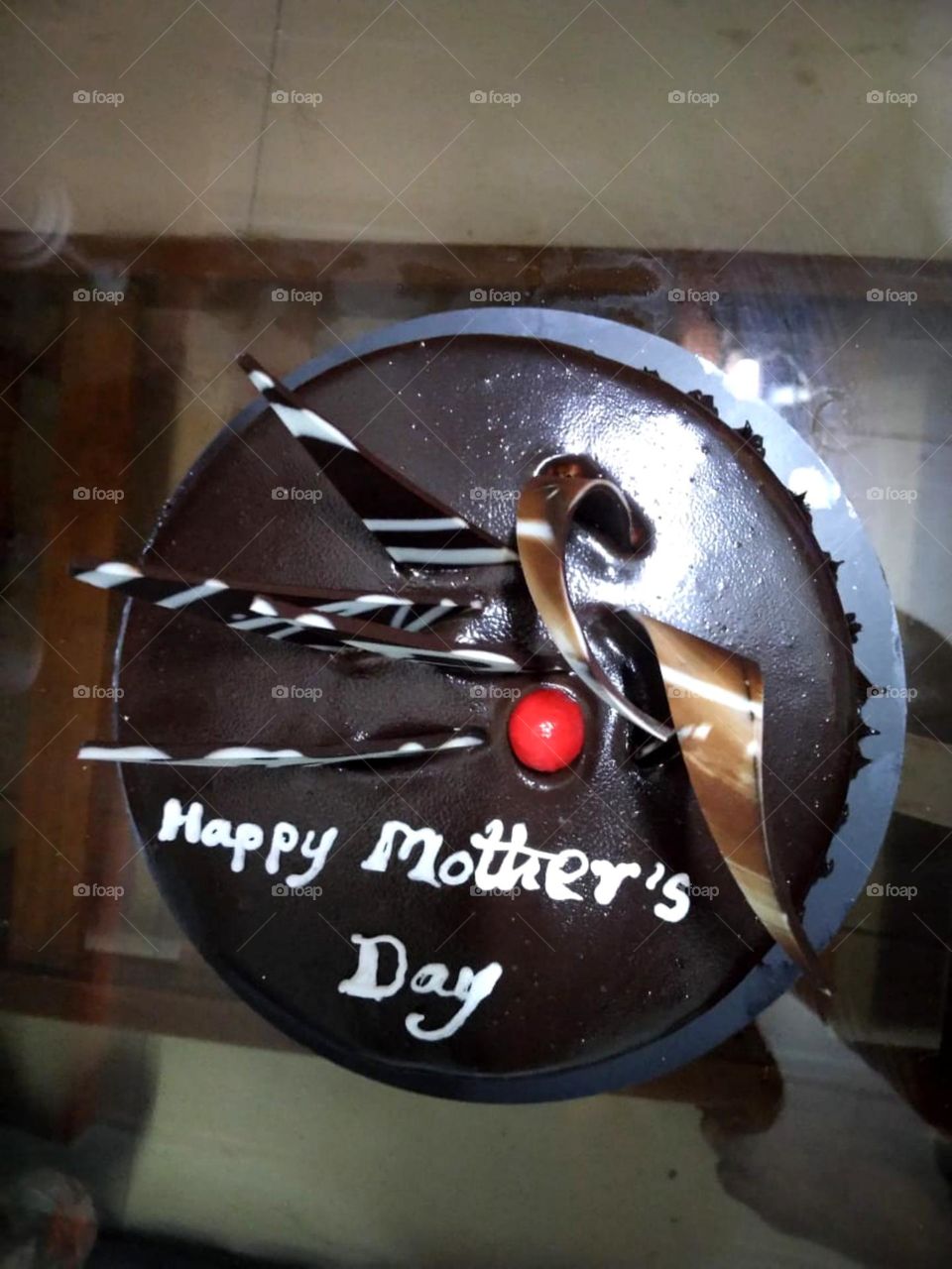 beautiful cake it's a chocolate cake it's mother's day gift cake so testy delicious cake
