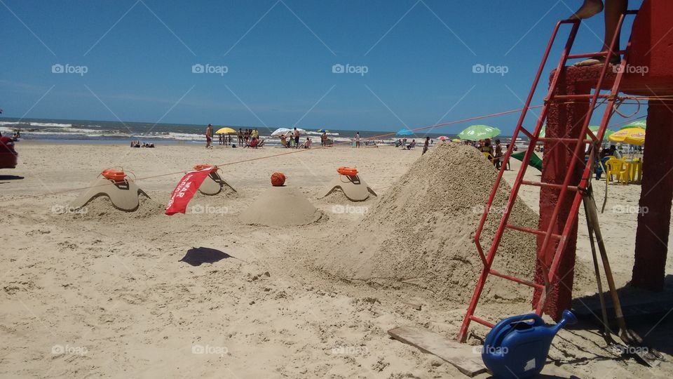 montes de areia salva vidas praia de Pinhal sul Brasil RS