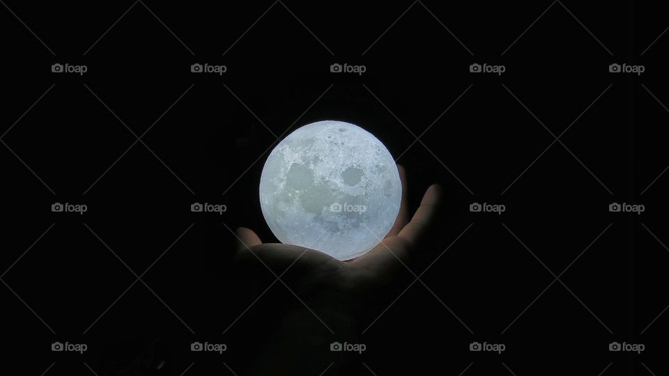 I have the moon in my hands!