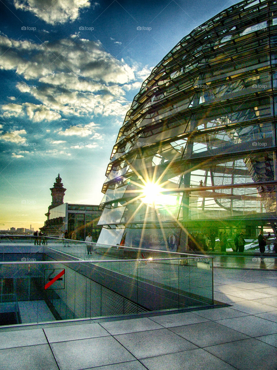 sun behind the german bundestag