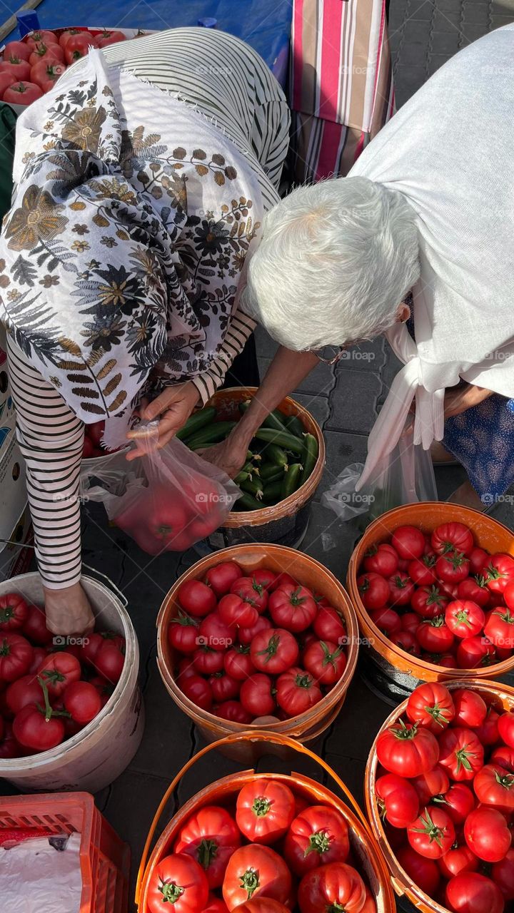 tomoto is red 🔴😛🧿