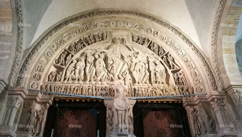 intérieur de la basilique sainte Marie Madeleine de Vézelay