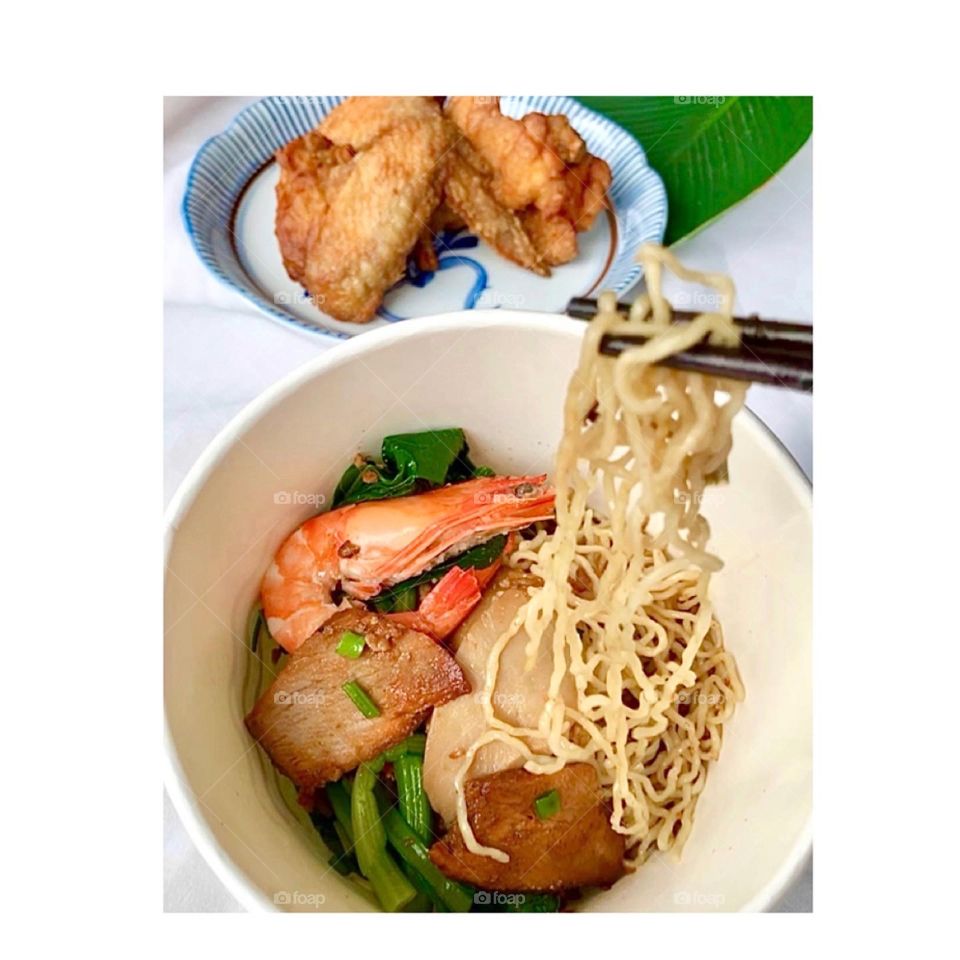 Premium Sarawak kolo mee bowl and fried chicken wings