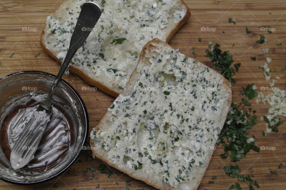 Garlic bread with parsley 