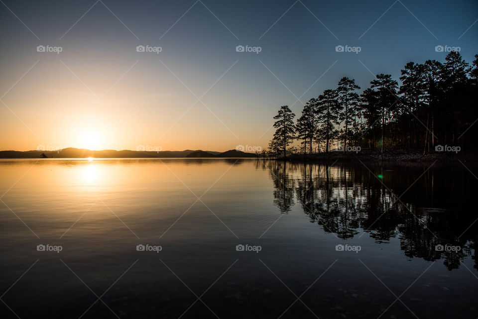 Sunrise at the lake. broken bow lake