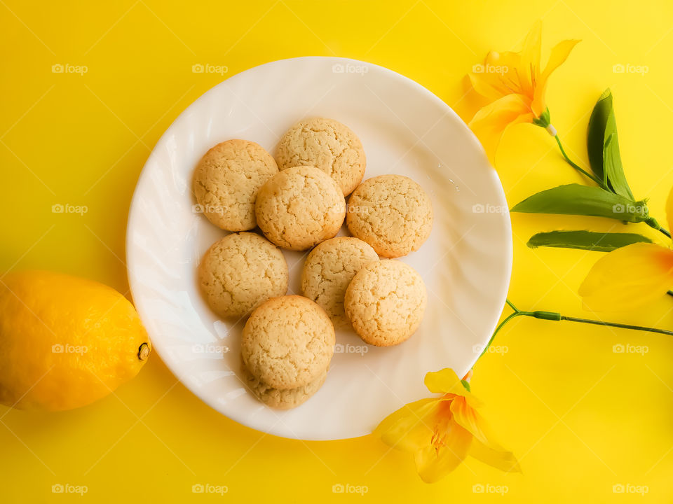 Lemon snap cookies