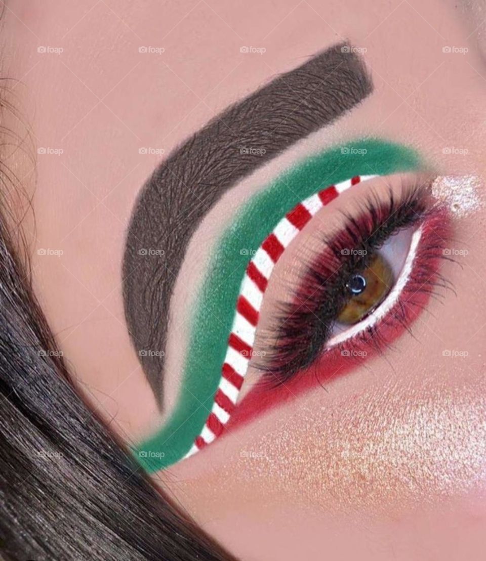 Get ready for jingle bells with Xmas candy eyeshadow