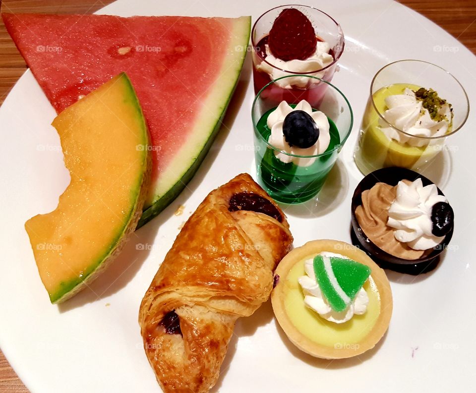 Desert fruits and pastries