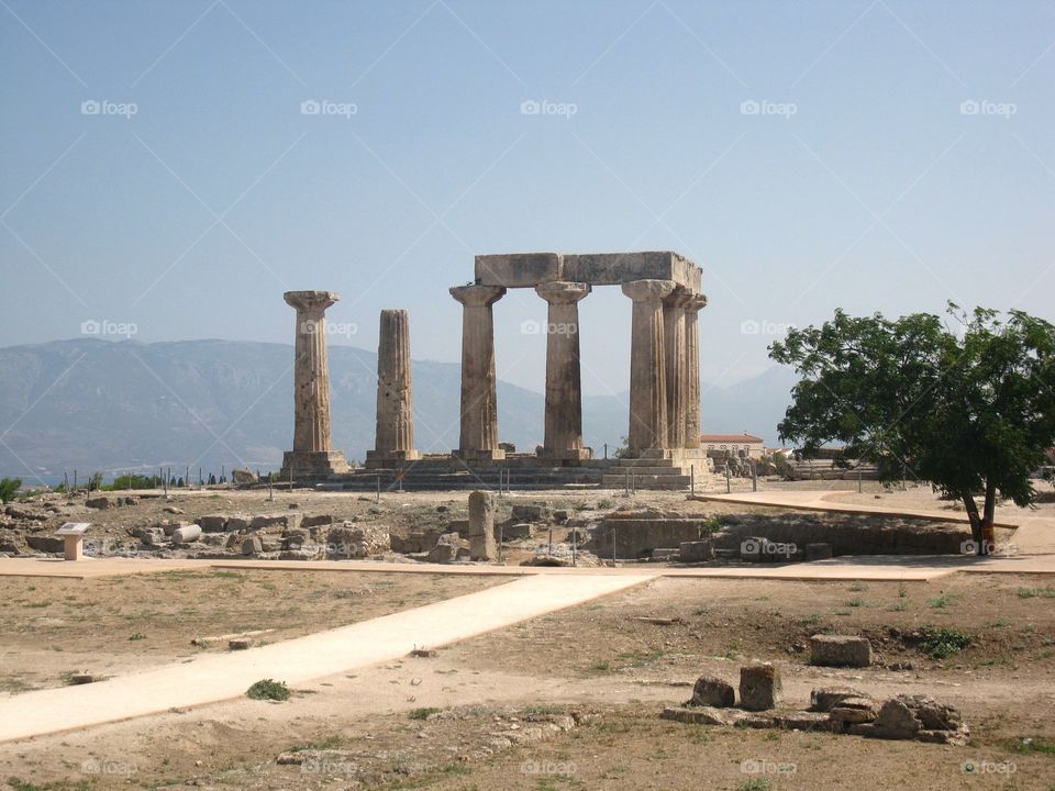 Apollon's temple in Corynthe in Greece