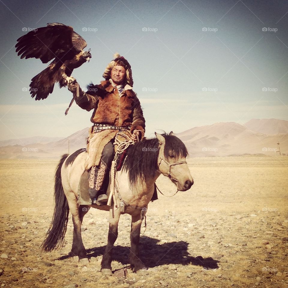 The hunter and his eagle