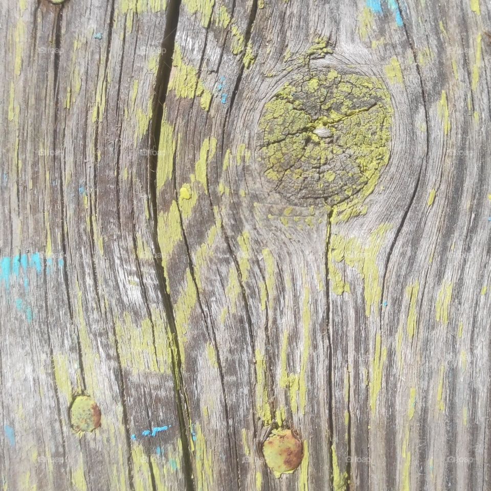 Old wood has a special aesthetic character from the point of view of plastic artists and designers. I love this world