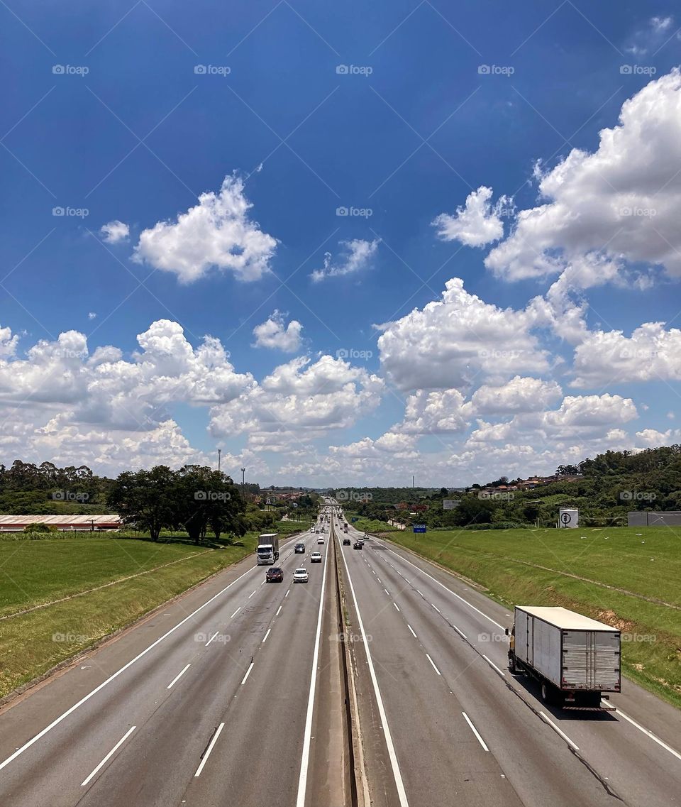 A Rodovia Anhanguera, na hora do almoço: que beleza!
Fotografar é um prazer.
📸
#FOTOGRAFIAéNOSSOhobby
#sky #céu #natureza #horizonte #fotografia #paisagem #landscapes #inspiração #mobgrafia #XôStress #nuvens #clouds #estrada #Louveira