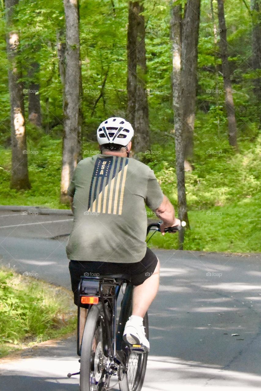 Man riding his bike in the forest 