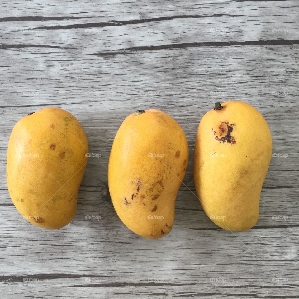 Yellow mangoes 