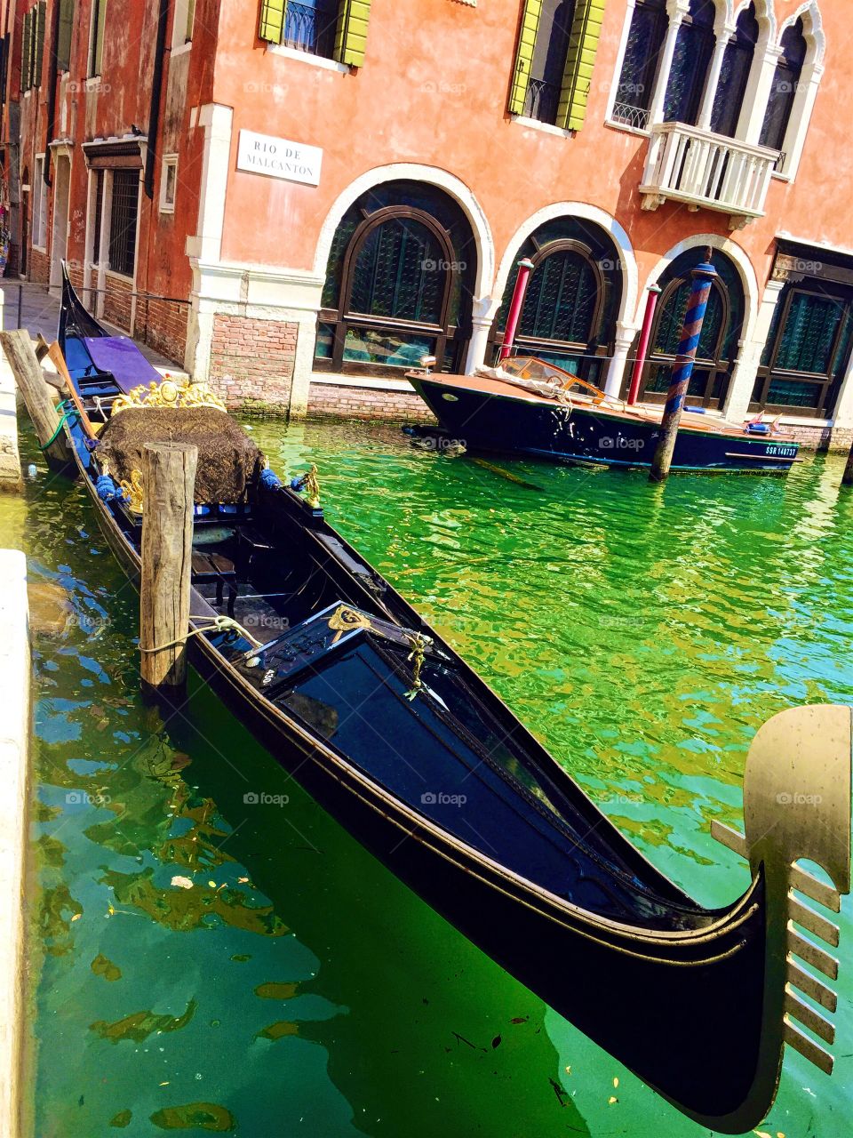 Parked gondola in Venice.. Gondol parked in Venezia.
