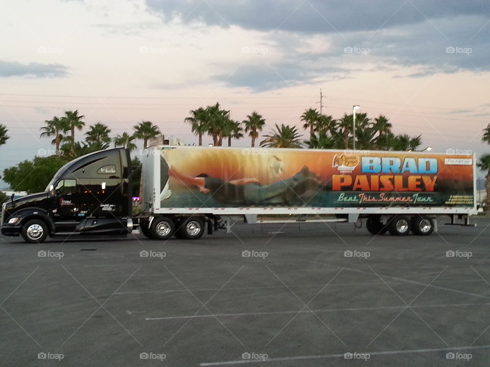 Brad Paisley 18 Wheeler Commercial Travel Trailer While In Concert Las Vegas