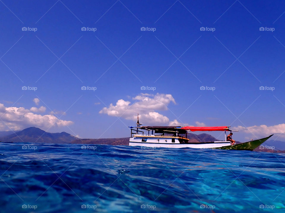 Traveling in a boat over a blue and active sea, is not only relaxing but rewarding... able to connect with yourself, your friends, the nature and the powerful and vast ocean! Thanks blue world!!! 🌐