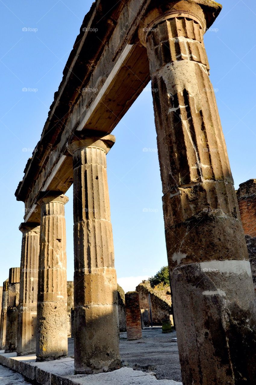 Pompei columns