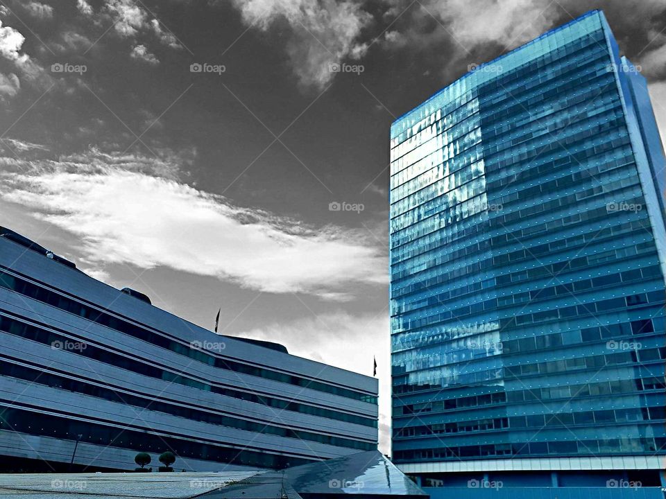 How does the colorless sky look like in the building?