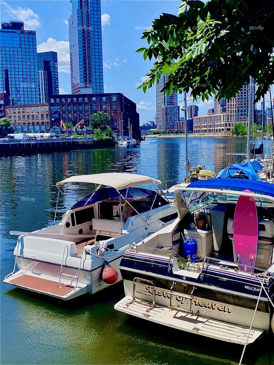 The view from beneath the „Pulaski Bridge“ might be essentially the same overlooking the boats onto „Greenpoint“, Bklyn across the „East River“ but the level of depth perception changes and the play of the light. 2023. Hypnotic Productions