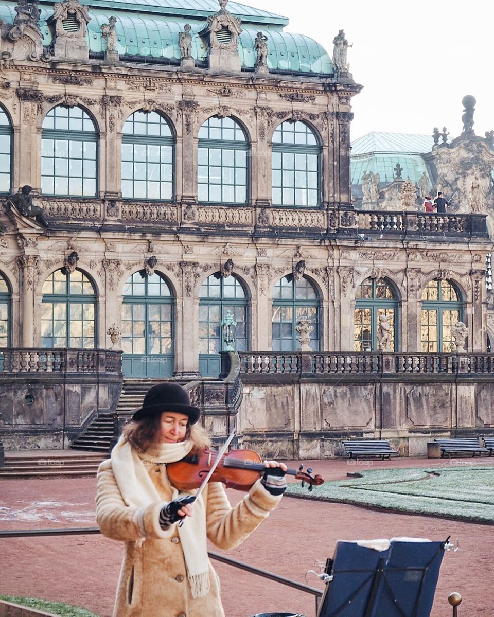 Dresden Zwinger, violinist 