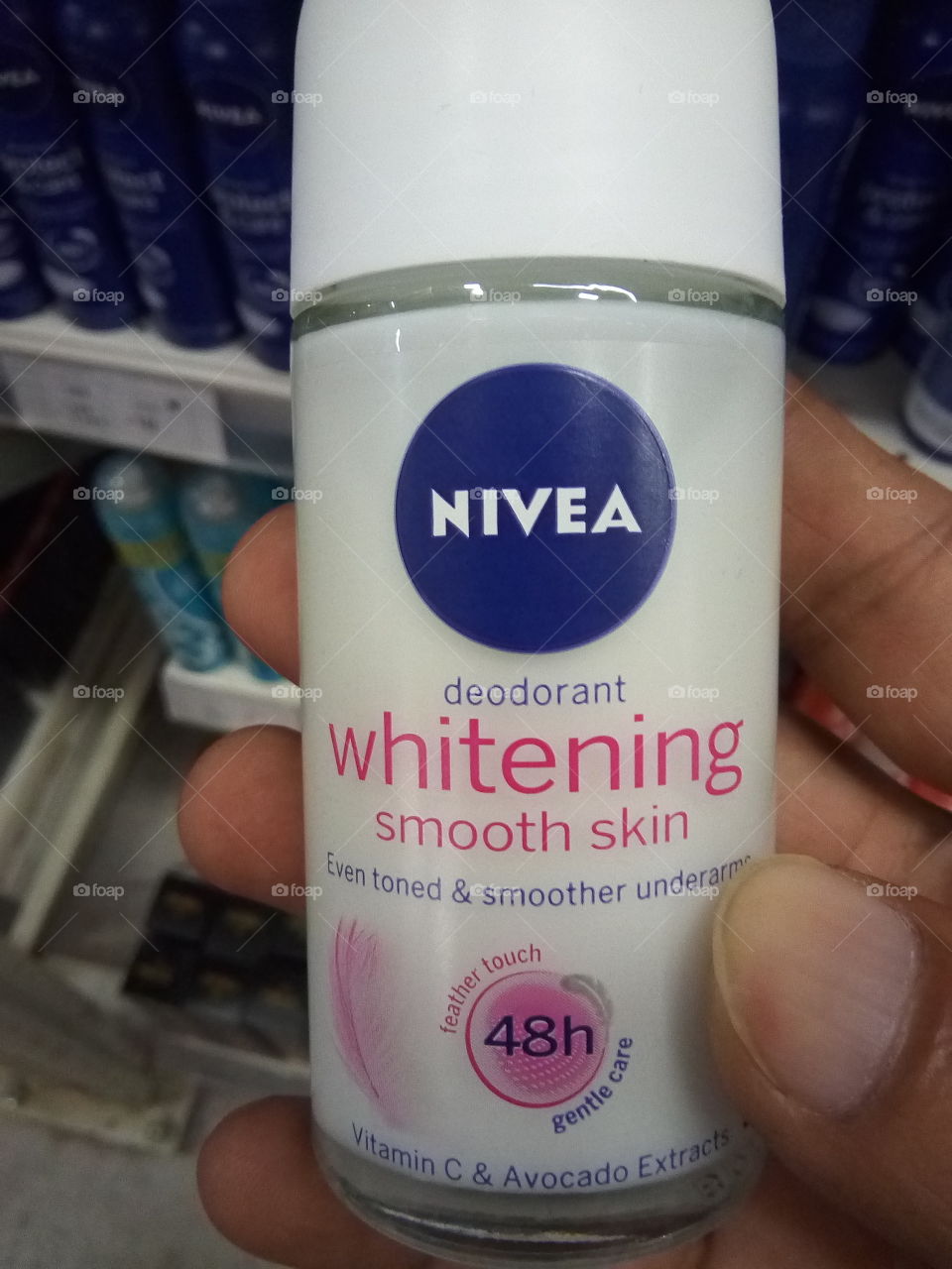NIVEA- DEODORANT WHITENING SMOOTH SKIN.